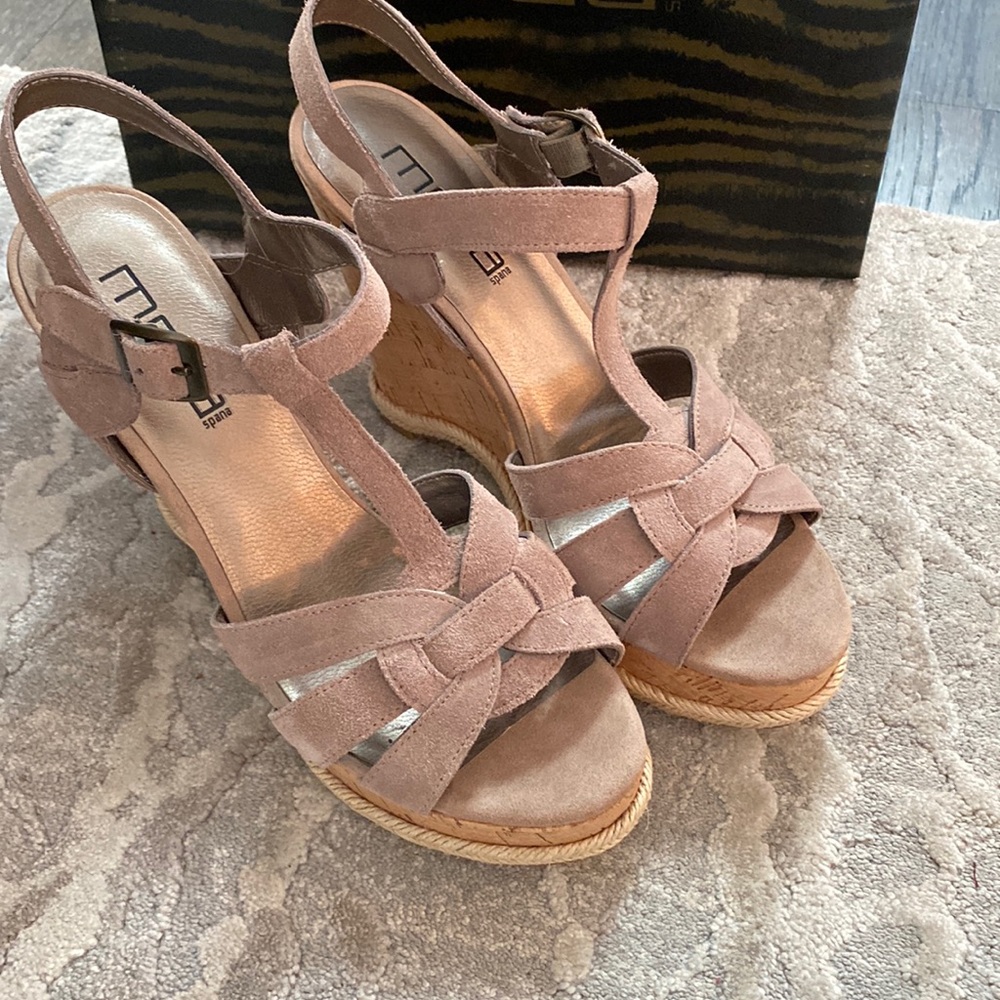 NWT , Moda wedges, purchased from DSW.